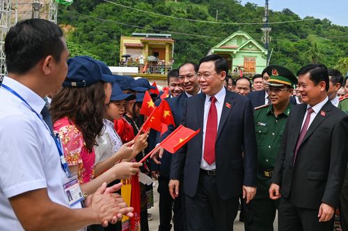 Chủ tịch Quốc hội dự Lễ khánh thành công trình Trường trung học phổ thông Kỳ Sơn
