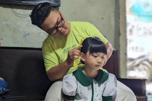 Đồng hành cùng cháu mồ côi đến trường