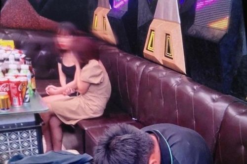 Bắt quả tang 2 đôi nam nữ mua bán dâm trong quán karaoke