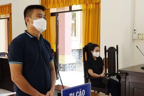 Đâm ô tô vào vợ cũ để xả cơn ghen, người đàn ông lãnh án 7 năm tù