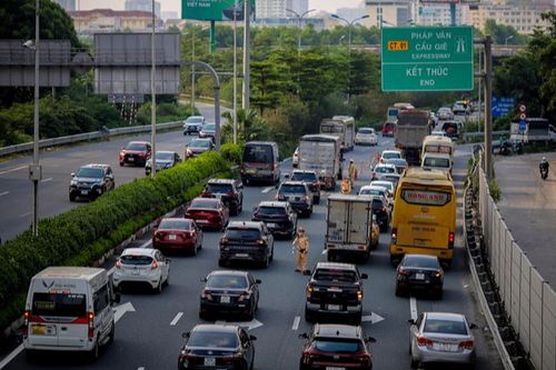'Né' tắc đường ngày cuối kỳ nghỉ lễ 2/9, người dân ùn ùn trở lại Hà Nội sớm