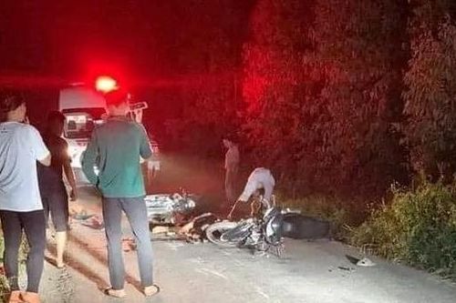 Phóng xe máy bạt mạng trên đường làng, 3 người thương vong