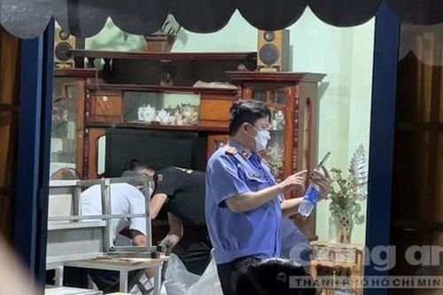 Điều tra nguyên nhân 1 tài xế tử vong dưới nền nhà