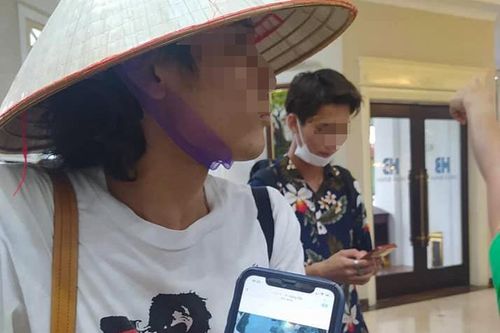 Thu tiền taxi cao gấp 10 lần, tài xế trần tình 'do không biết tiếng'