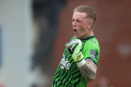 Màn ăn mừng của Pickford và vấn đề hàng công Liverpool