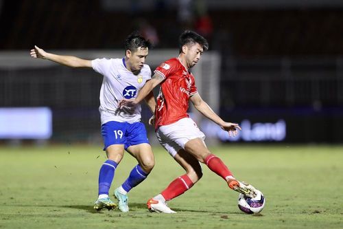 HLV CLB TP.HCM: 'Đội nào cũng tìm cách bắt Lee Nguyễn'