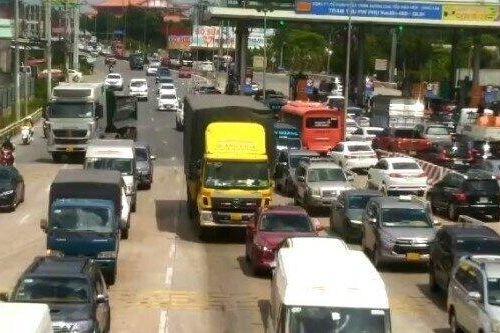 Một trạm thu phí phải xả trạm 38 lần vì kẹt xe trong 4 ngày nghỉ lễ