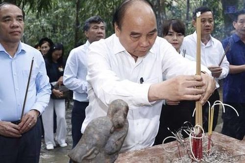 Chủ tịch nước dâng hương tại Khu di tích Quốc gia đặc biệt Tân Trào