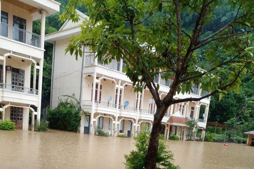 Sơn La: Khó khai giảng đúng lịch vì trường học ngập sâu