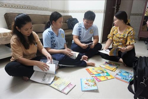 Chung tay tiếp sức cho học sinh mồ côi do dịch COVID-19 đến trường