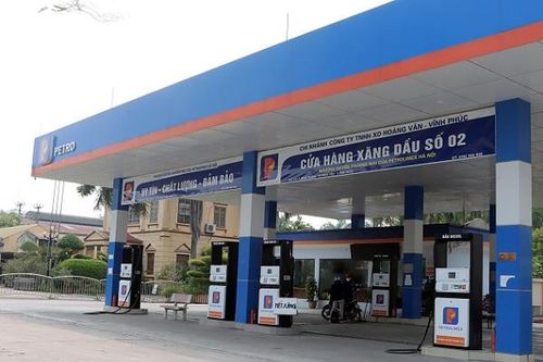 Một số cửa hàng tại Hà Nội, Vĩnh Phúc, Thái Nguyên treo biển hết xăng