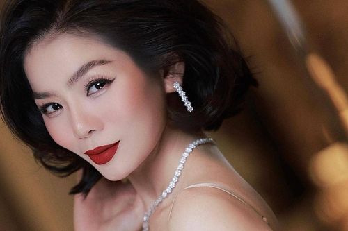 Lệ Quyên 'keo lỳ' với môi đỏ trầm cuốn hút, thả dáng sang chảnh khoe sắc vóc mảnh mai
