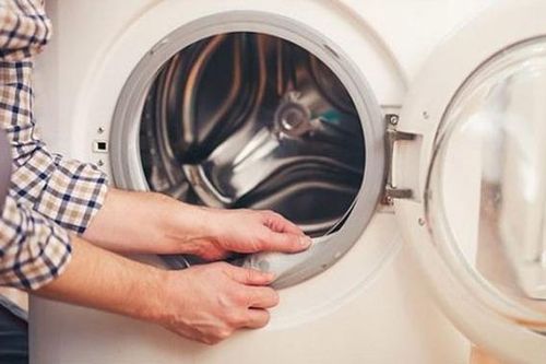 Giặt quần áo xong nên mở hay đóng cửa máy giặt?