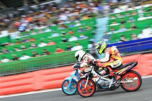 52 tay đua tranh tài ở giải đua mô-tô toàn quốc 2022