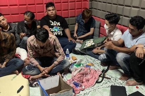 Thuê nhà trong hẻm, thiết kế riêng phòng bay lắc