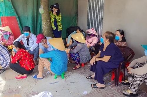 3 'mày râu' lộ diện trong sòng bạc của các quý bà