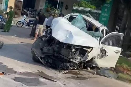 Nghệ An: Ô tô 'điên' tông xe máy khiến 2 người tử vong