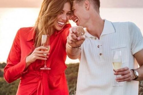 Thủ môn Kepa đắt nhất lịch sử đính hôn với Hoa hậu
