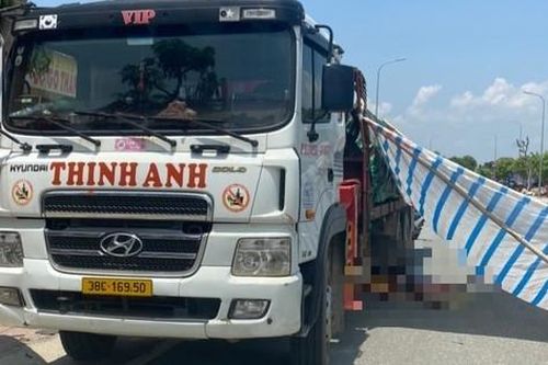 Xe tải va chạm với xe đạp, bé trai 8 tuổi tử vong thương tâm