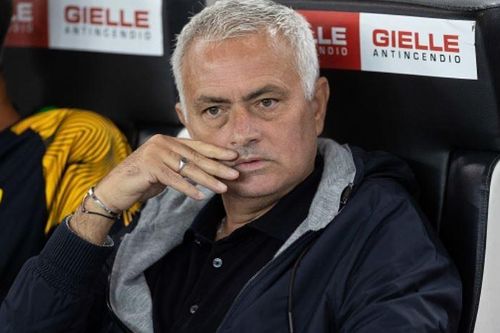 CĐV bật khóc trong trận thua 0-4 của Roma