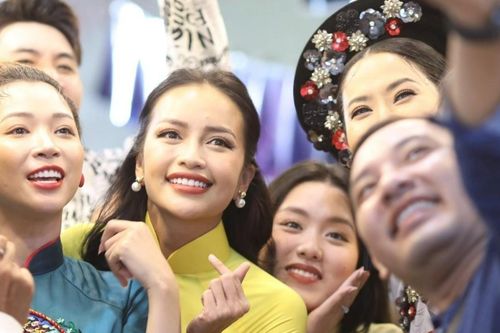 Hoa hậu Ngọc Châu, Hoàng Phương dự lễ giỗ Tổ nghề
