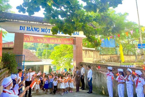 Quảng Ngãi: Khai giảng năm học mới diễn ra an toàn, vui tươi