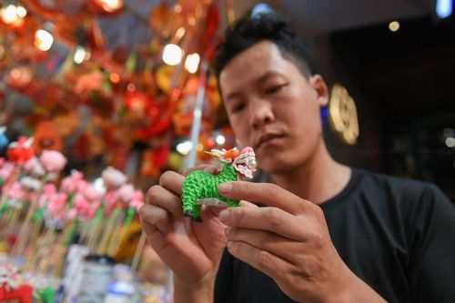 Đồ chơi Trung thu và màn 'phục hưng' tò he của nghệ nhân 8x