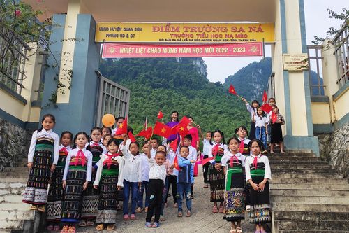 Gương mặt hân hoan của thầy trò trường vùng cao Thanh Hóa ngày khai trường