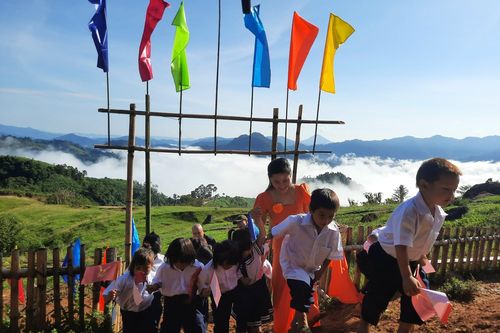 Lễ khai giảng giữa mây và núi của thầy trò rẻo cao