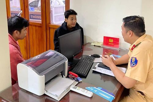 Ngăn chặn đoàn 20 môtô đi trên cao tốc TP.HCM-Long Thành-Dầu Giây