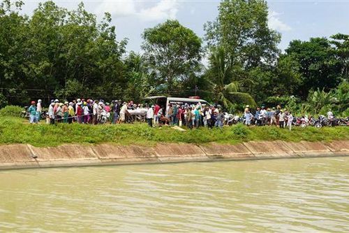 Tây Ninh: Tìm thấy thi thể 3 mẹ con trong vụ nghi vấn nhảy kênh tự tử
