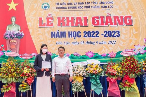 Công ty Thủy điện Đồng Nai trao học bổng, nhận đỡ đầu học sinh nghèo vượt khó