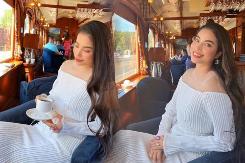 Phạm Hương khoe ảnh đón sinh nhật trên tàu, gây lóa mắt với nhẫn kim cương 'siêu to khổng lồ'