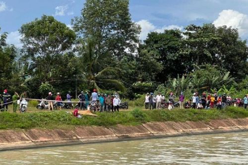 Phát hiện thi thể 3 mẹ con dưới lòng kênh