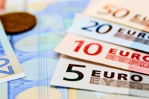 Đồng euro mất giá kỷ lục