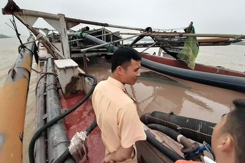 Chủ tịch Hà Nội yêu cầu chấn chỉnh hoạt động khai thác và kinh doanh cát sỏi