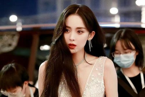 Cổ Lực Na Trát trở lại sau scandal tình ái