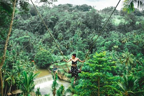 Du khách mắc kẹt ở Bali vì hãng bay hủy chuyến