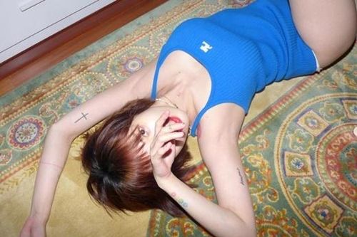 Hình ảnh mới của HyunA bị chỉ trích phản cảm
