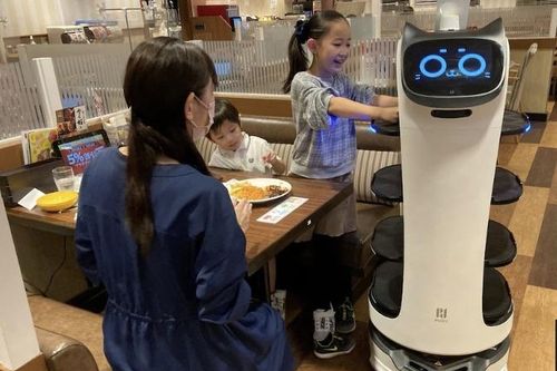 Nhân viên phục vụ không phải trả lương, không đi làm muộn