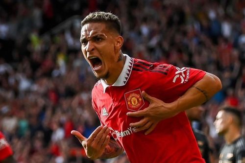 Antony bị chỉ trích vì pha biểu diễn trước Arsenal