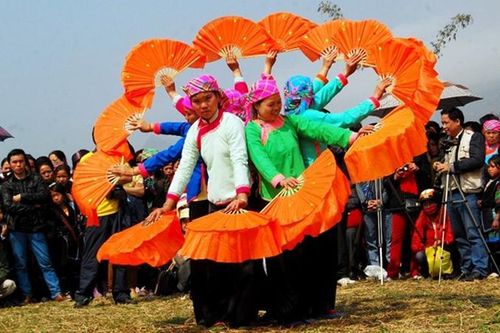 Bộ VHTTDL: Bảo tồn lễ hội truyền thống tiêu biểu các dân tộc gắn với phát triển du lịch