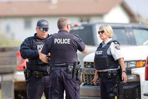Một nghi phạm trong vụ tấn công bằng dao tại Canada đã chết