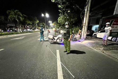 Tước cây ba chỉa dài 3m của thiếu niên chuẩn bị tham gia hỗn chiến