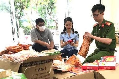 Cận Tết Trung thu, tăng cường kiểm tra cơ sở sản xuất, kinh doanh bánh kẹo