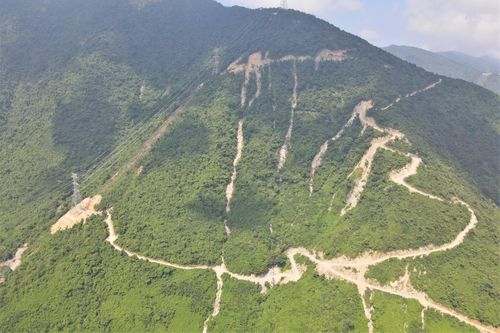 Chủ tịch tỉnh Hà Tĩnh chỉ đạo kiểm tra công trình điện gây nguy cơ sạt lở