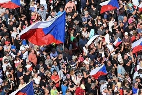 CH Czech: Người dân cảm nhận rõ sức ép giá cả tăng vọt, lạm phát sẽ ở mức trên 20%