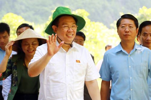 Chủ tịch Quốc hội thăm khu di sản Tràng An
