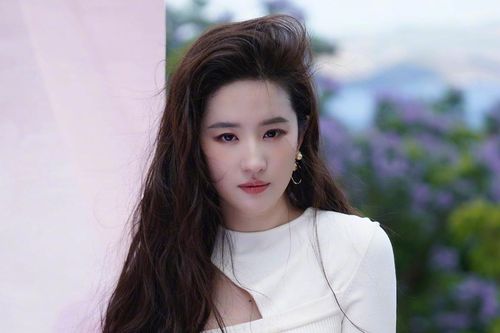 Lưu Diệc Phi lỡ tay tắt filter lúc livestream để lộ nhan sắc thật khiến fan ngỡ ngàng