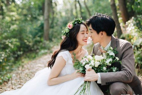 Làm gì để các cặp đôi không 'khóc thét' vì hóa đơn đám cưới?